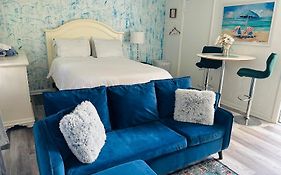 Cozy Studio 10 Minutes From Siesta Key -Perfect For Couples
